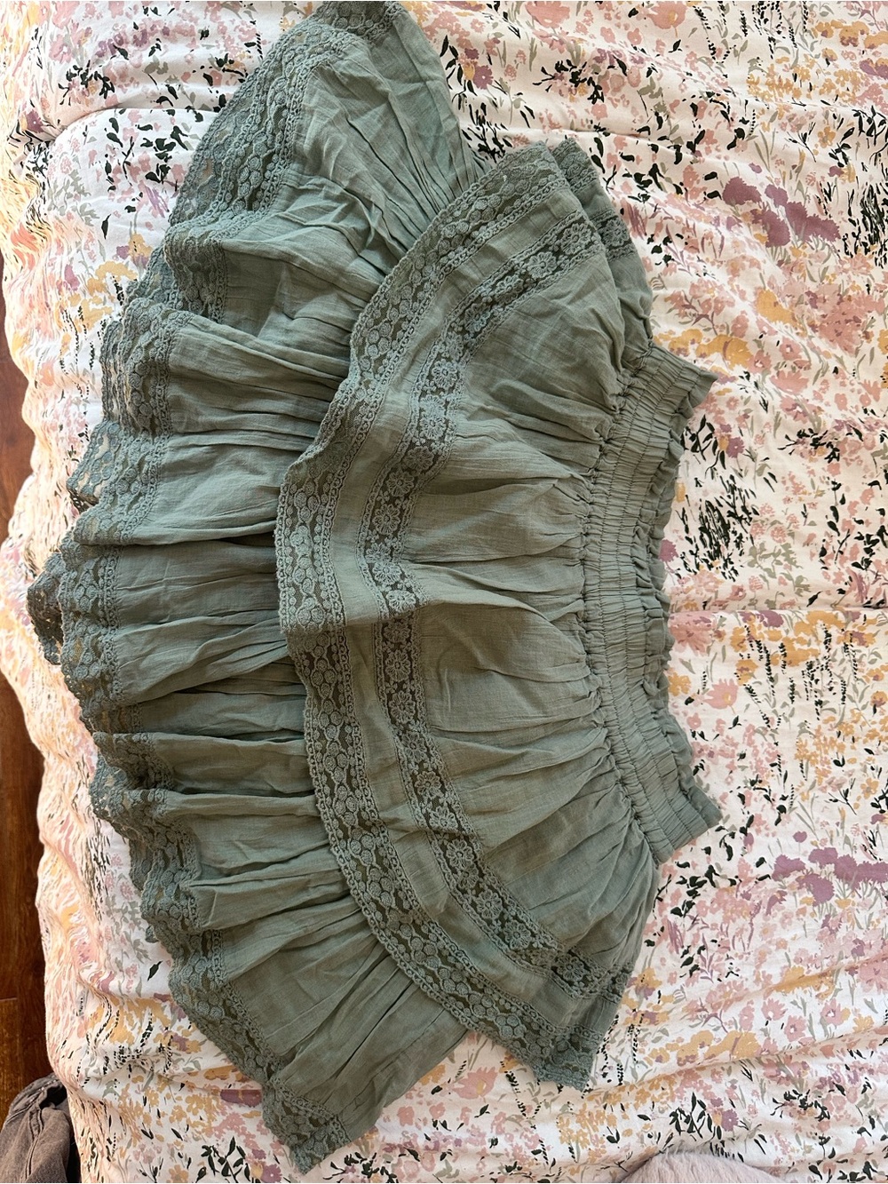 Women’s American Eagle Olive Green Ruffled Lace Skort